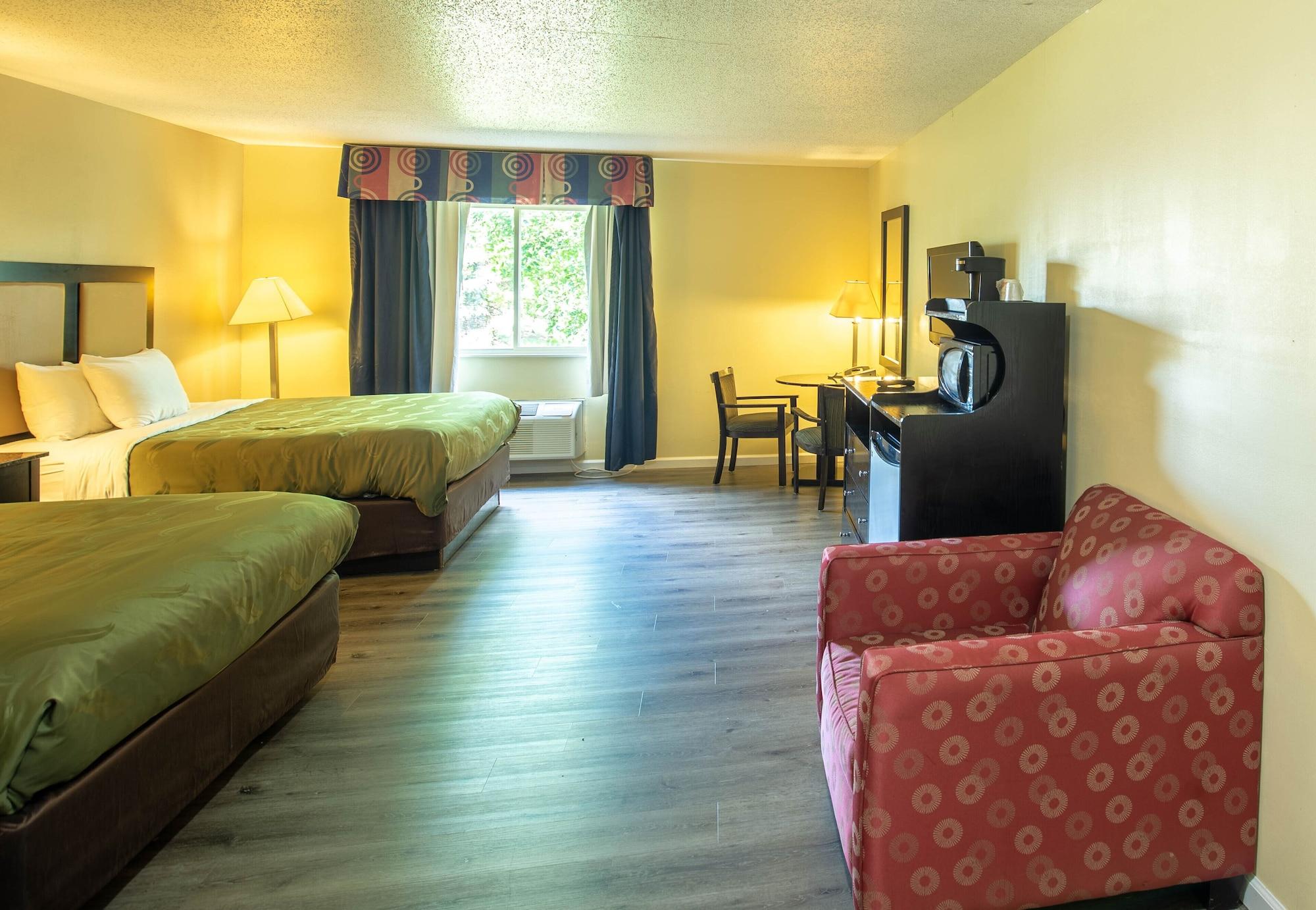 Quality Inn & Suites Woodstock Near Lake Geneva Exterior photo