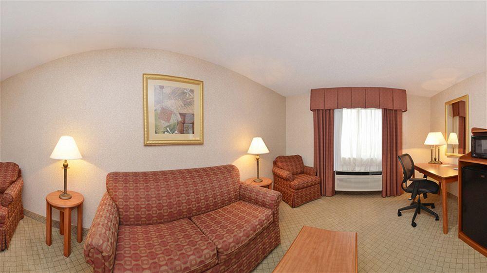 Quality Inn & Suites Woodstock Near Lake Geneva Exterior photo