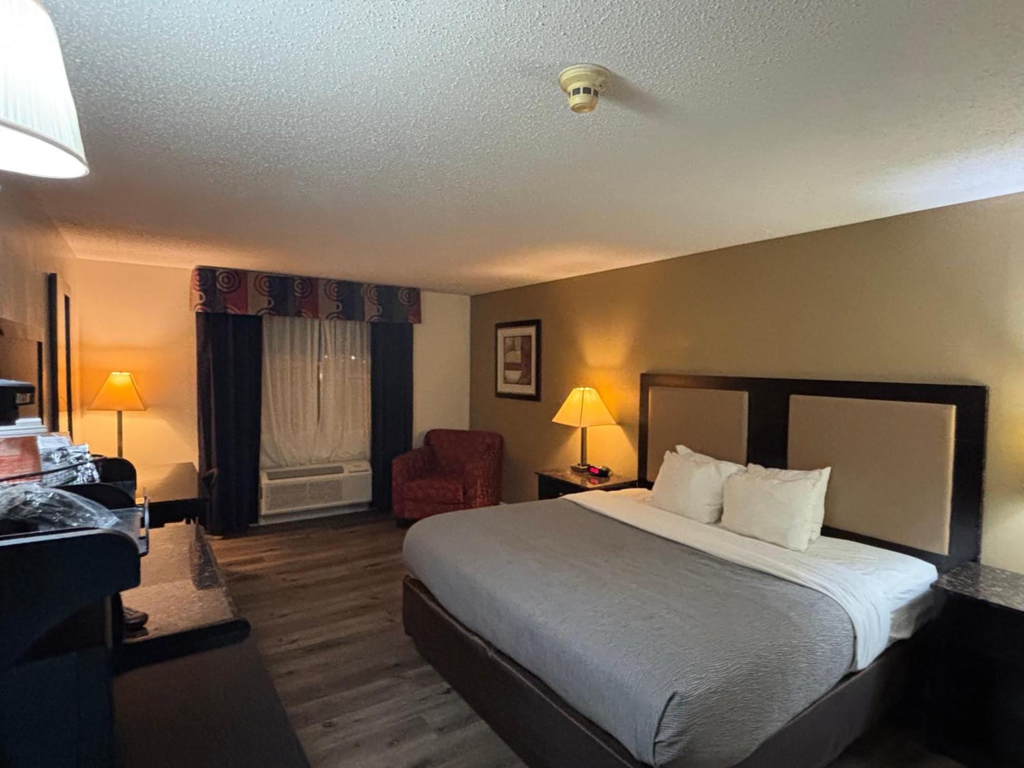 Quality Inn & Suites Woodstock Near Lake Geneva Exterior photo