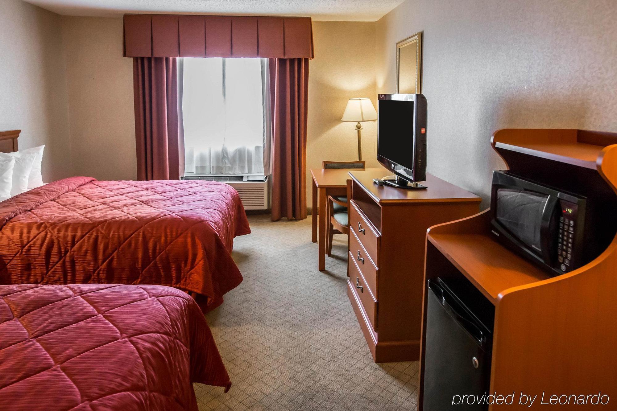 Quality Inn & Suites Woodstock Near Lake Geneva Exterior photo
