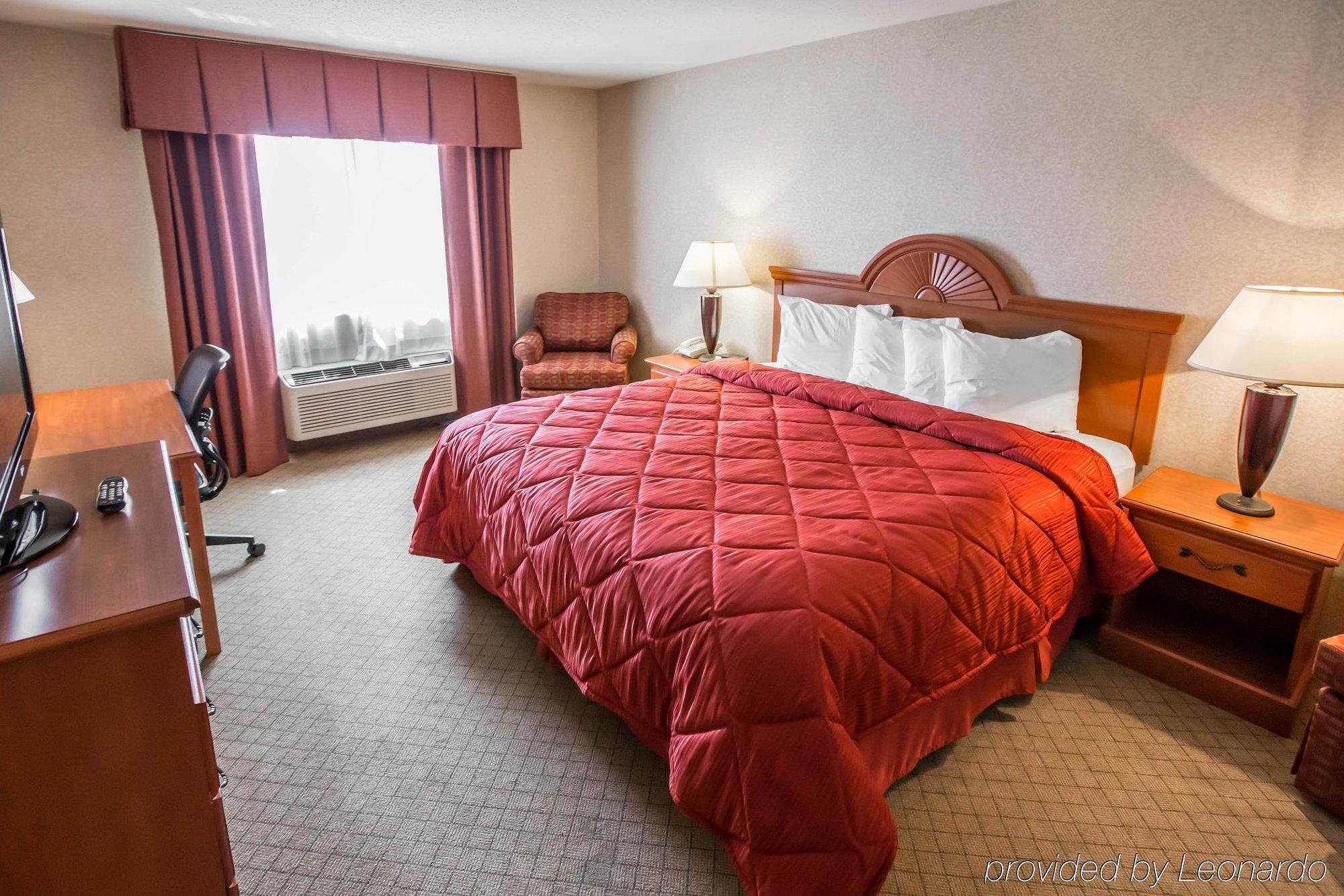 Quality Inn & Suites Woodstock Near Lake Geneva Exterior photo