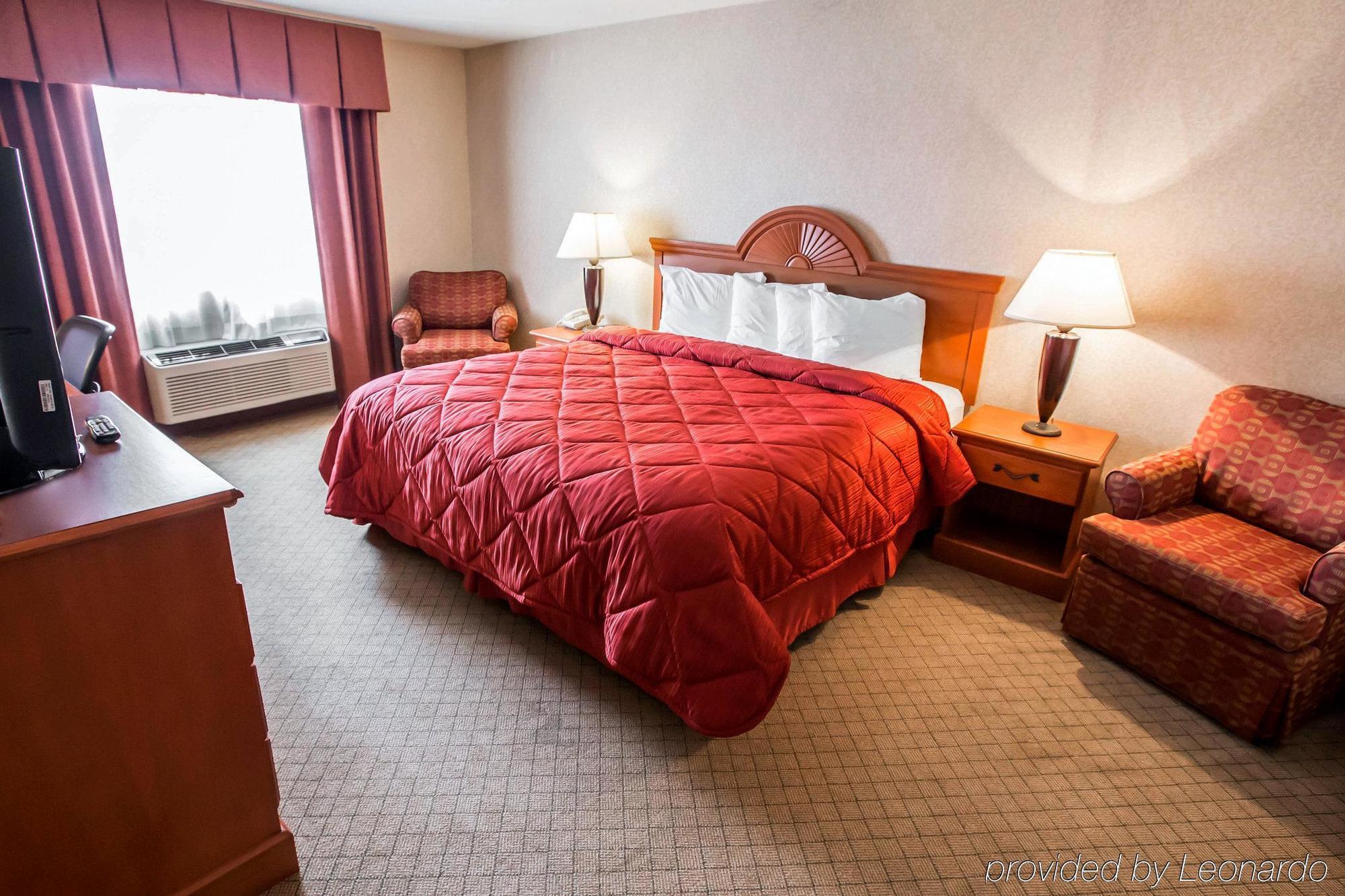Quality Inn & Suites Woodstock Near Lake Geneva Exterior photo