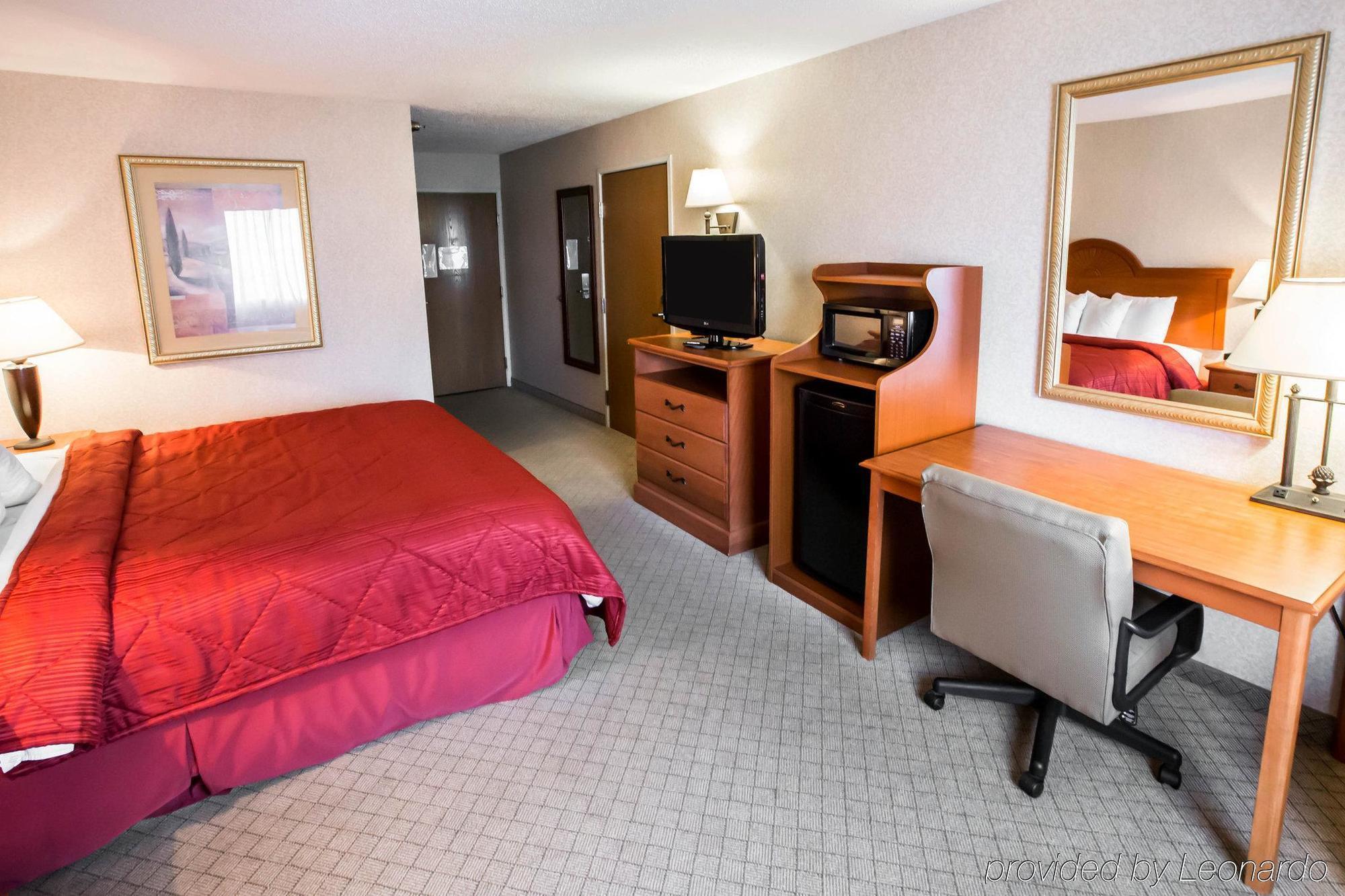 Quality Inn & Suites Woodstock Near Lake Geneva Exterior photo