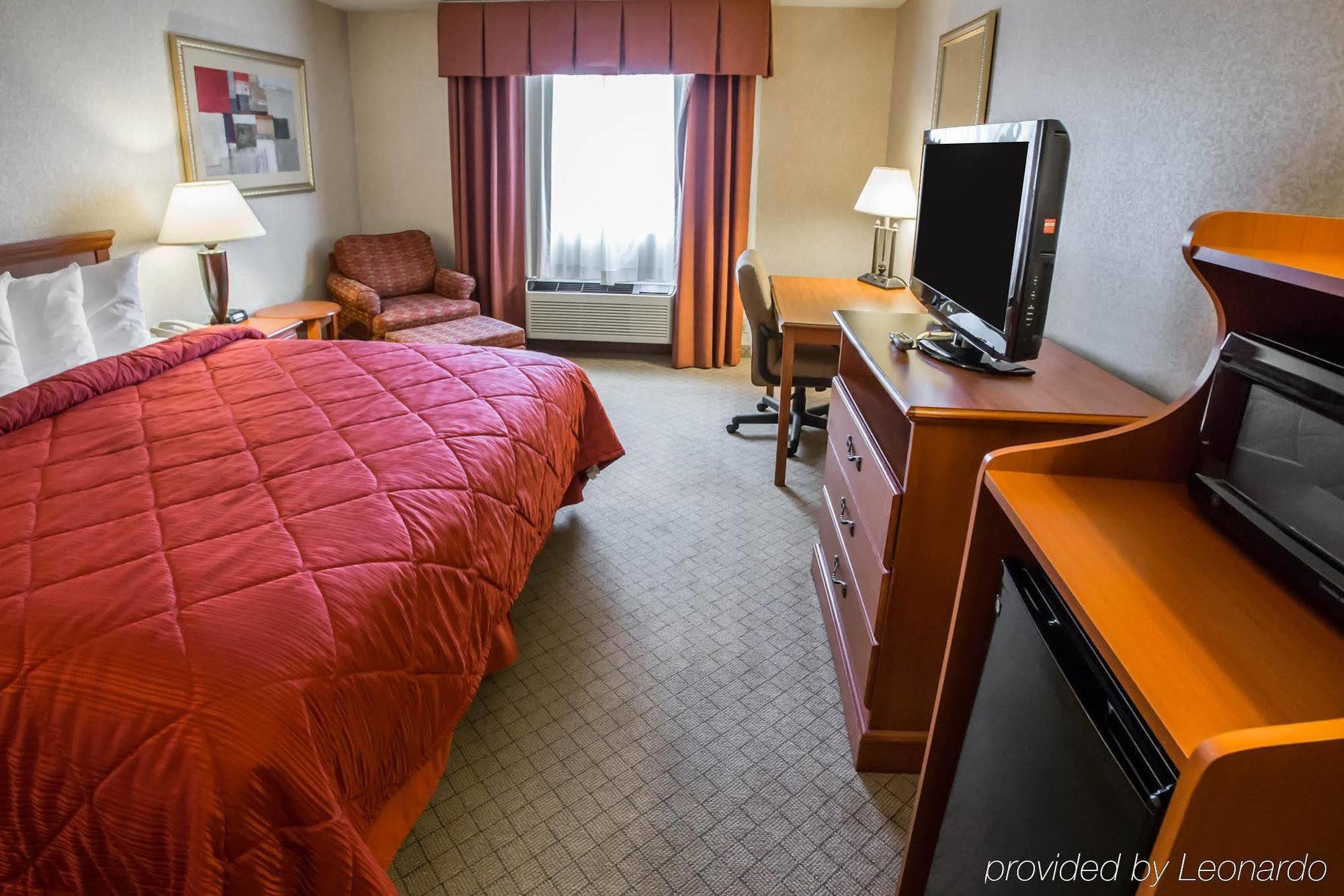 Quality Inn & Suites Woodstock Near Lake Geneva Exterior photo